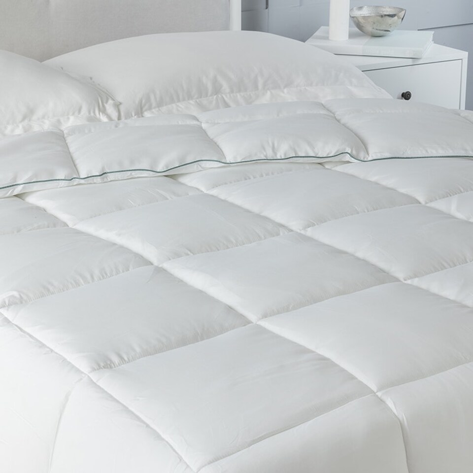 image 1 of 10.5 Tog Luxury Microfibre Duvet Feels Like Down Filling Premium Soft Touch Double White