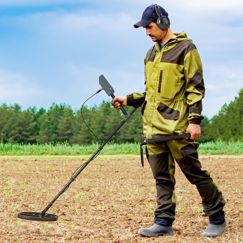 image 1 of Outsunny Metal Detector for Adults and Beginners, Gold Detector with Higher Accuracy IP68 Waterproof Coil, 5 Professional Modes with Pinpoint & Memory Mode, Bigger Backlit LCD Display with DSP Chip