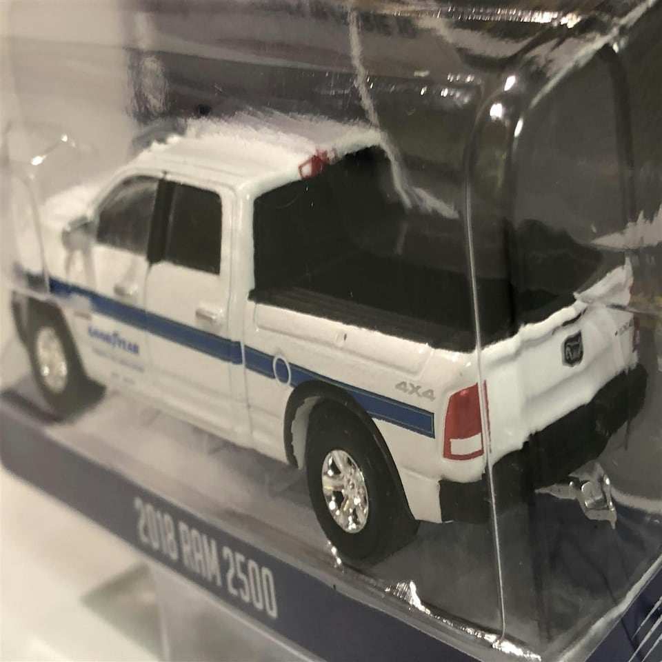 image 1 of 2018 RAM 2500 White 1:64 Scale Greenlight 41100F