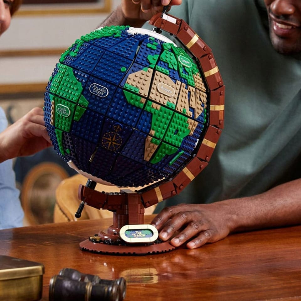 image 1 of LEGO The Globe 21332