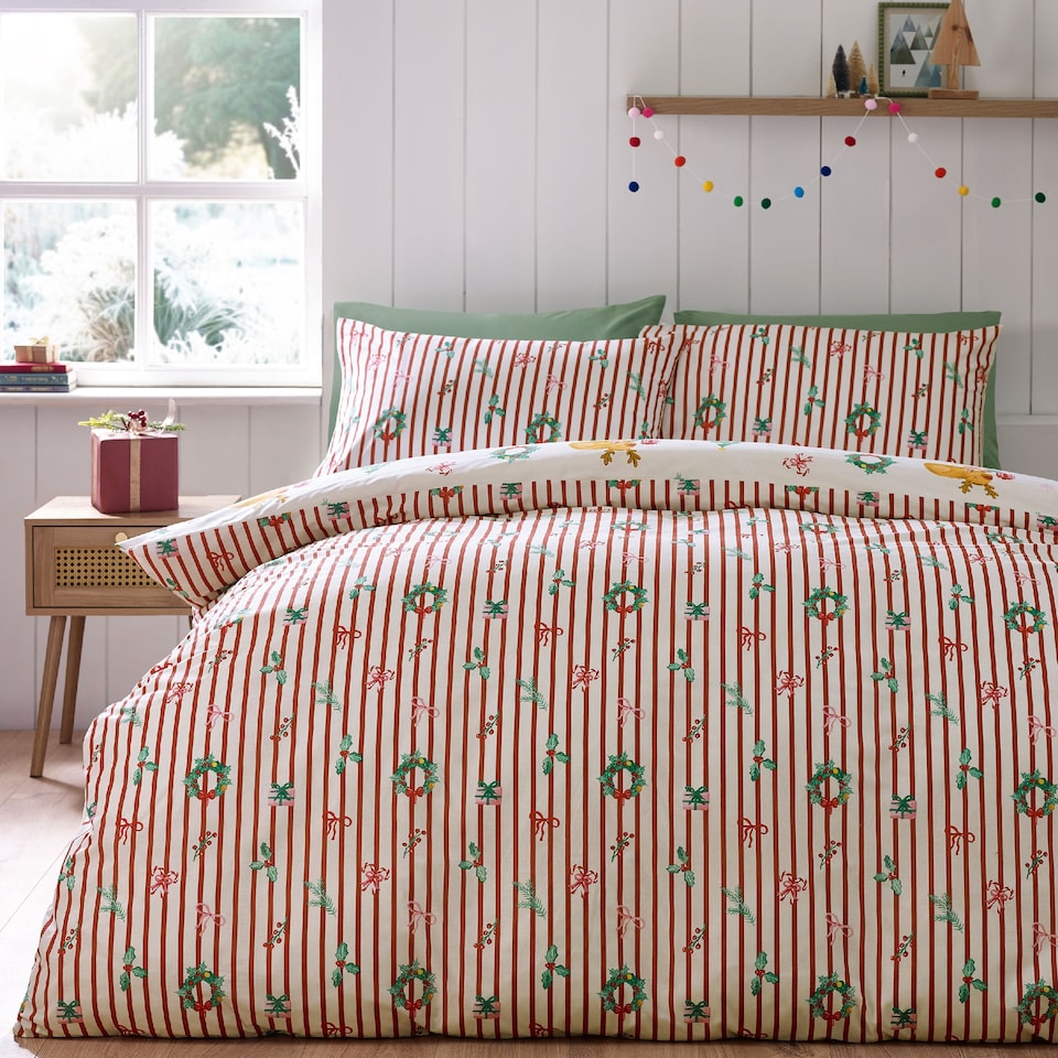 image 1 of Catherine Lansfield Capybara Christmas Reversible Duvet Cover Set