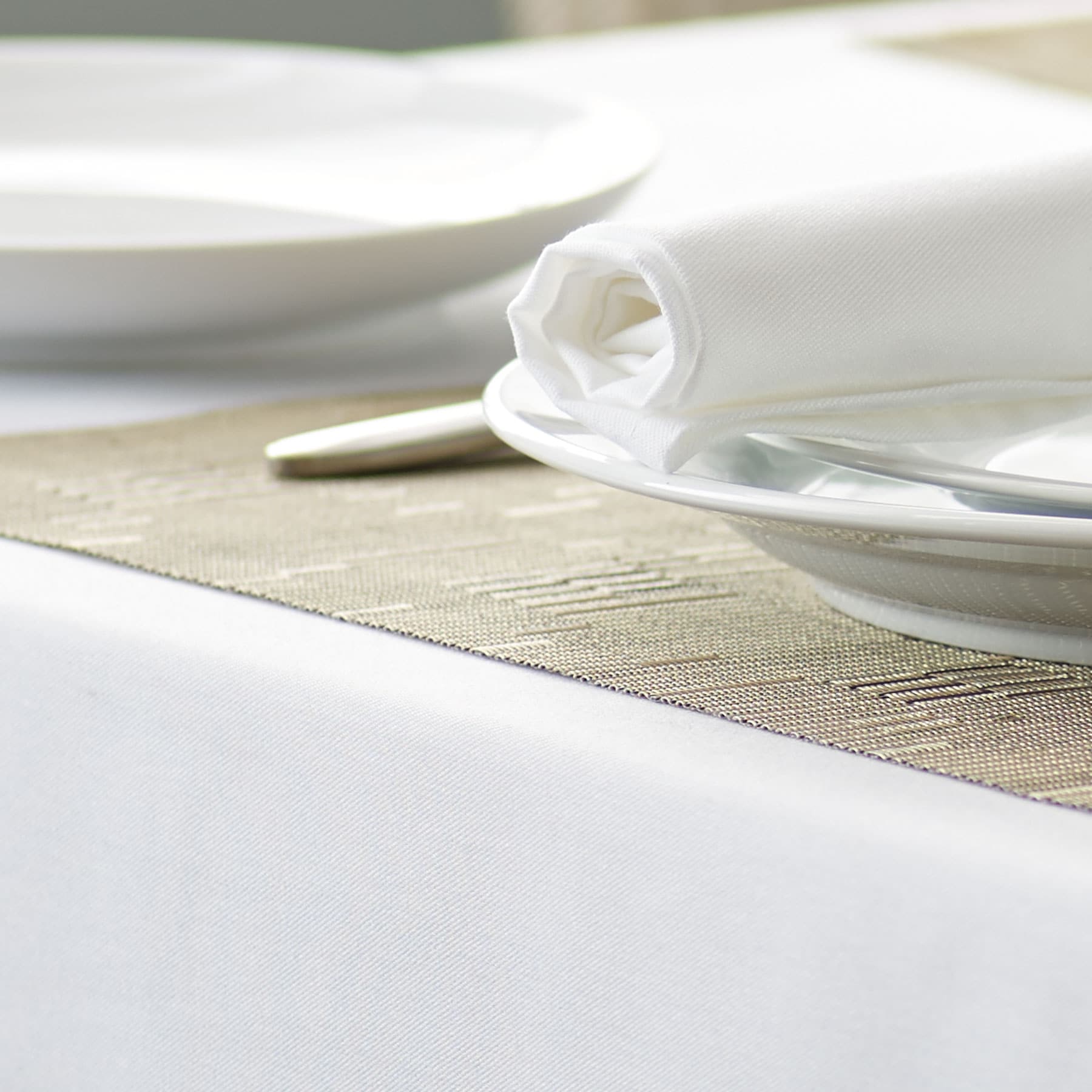 Vision Polyester Plain Circular Tablecloths in White | Size: 279 cm