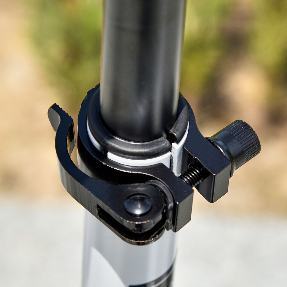 image 1 of HOMCOM Folding Kick Scooter, Adjustable Ride On Scooter with 200mm Big Wheels and Double Shock Absorption, Urban Scooter for 14 older Teens Adult, White