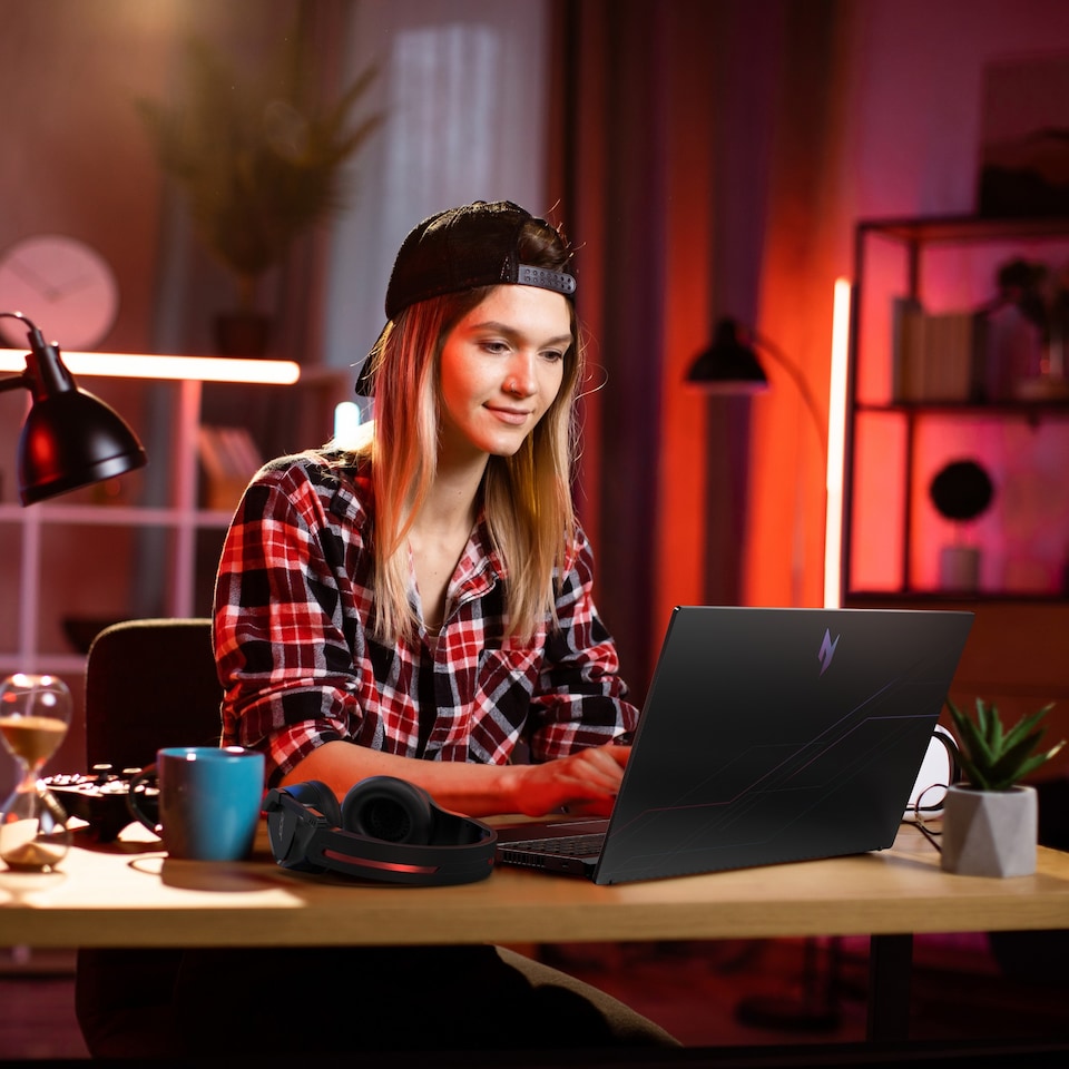 image 1 of Acer Nitro V 15 V15 ANV15-52 Intel Core i7-13620H 16GB RAM 1TB SSD RTX 5060 15.6" Full HD Windows 11 Home Gaming Laptop - Black - NH.QZAEK.004