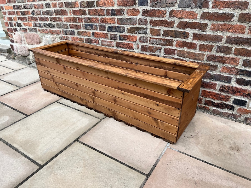 image 1 of The Willoughby Extra Large Sleeper Trough - Wood - L48 x W161 x H45.5 cm - Fully Assembled