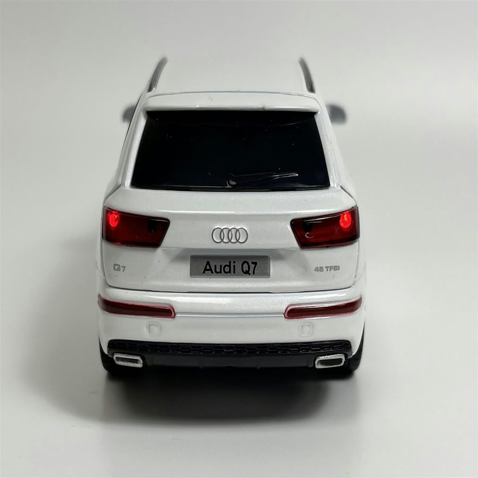 image 1 of Audi Q7 White LHD 1:32 Scale Tayumo 32140026
