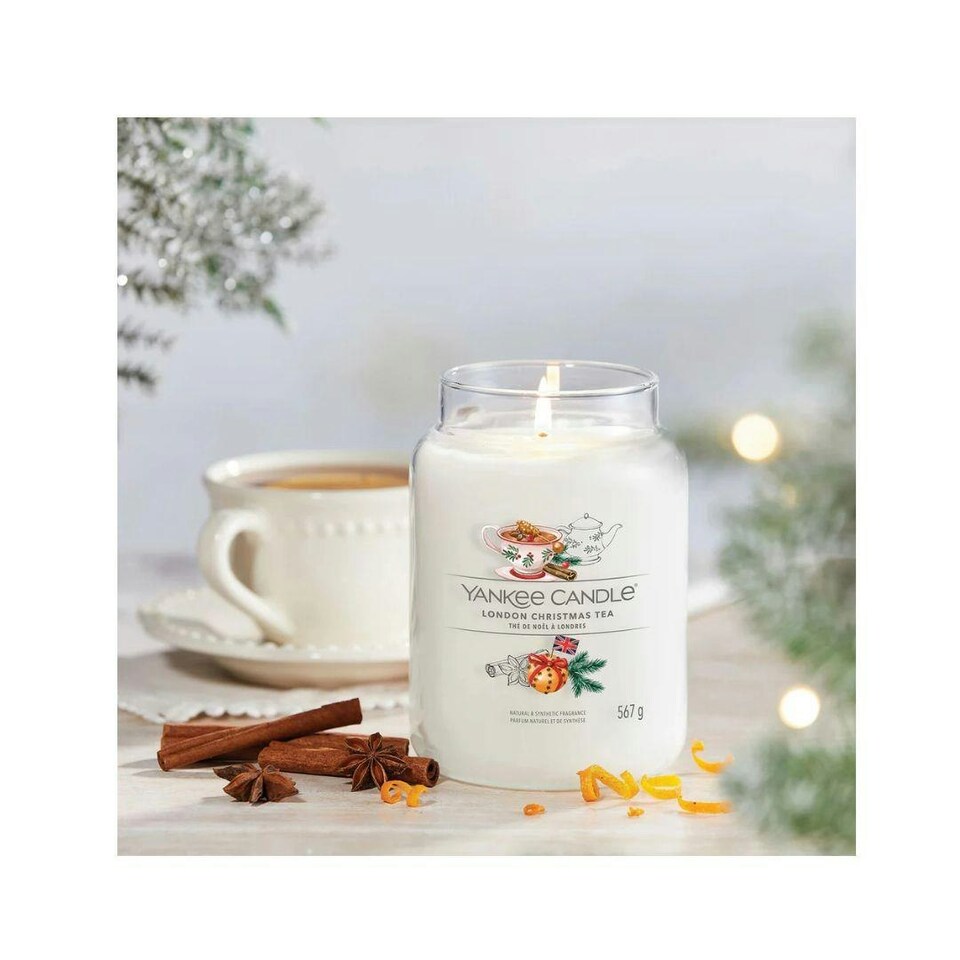 image 1 of Yankee Candle Signature London Christmas Tea Large Jar 567g White | L