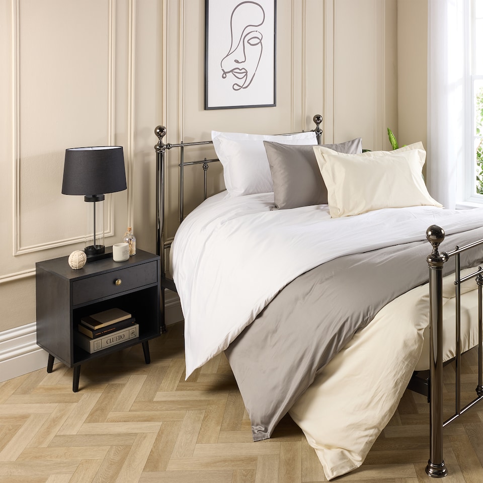 image 1 of Hotel Pure Luxury 4 Star Duvet Cover Set White Double