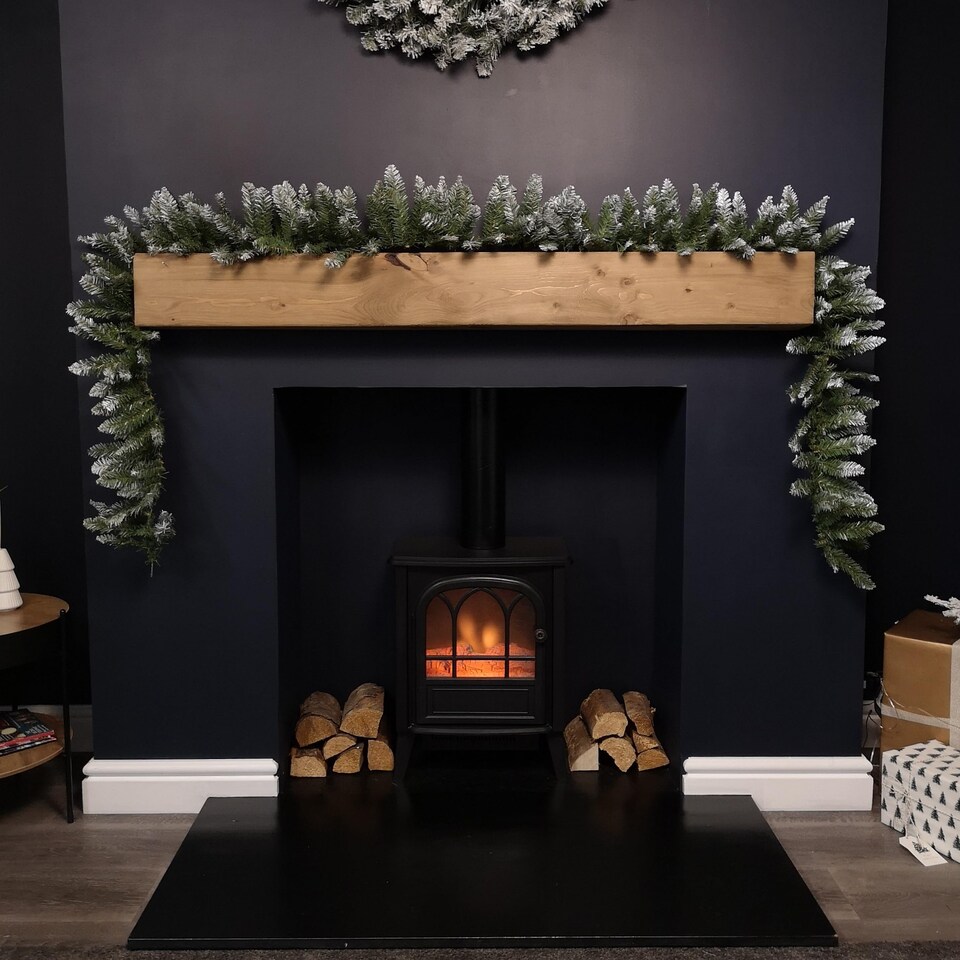 image 1 of 2.7m x 25cm Snow Tipped Plain Christmas Garland with 200 Tips