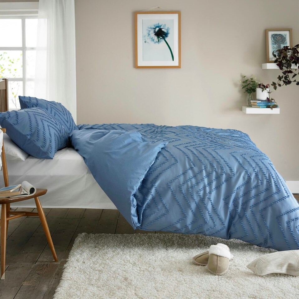 image 1 of Deluxe Tufted Microfibre Zigzag Duvet Cover Set White | White | Super King