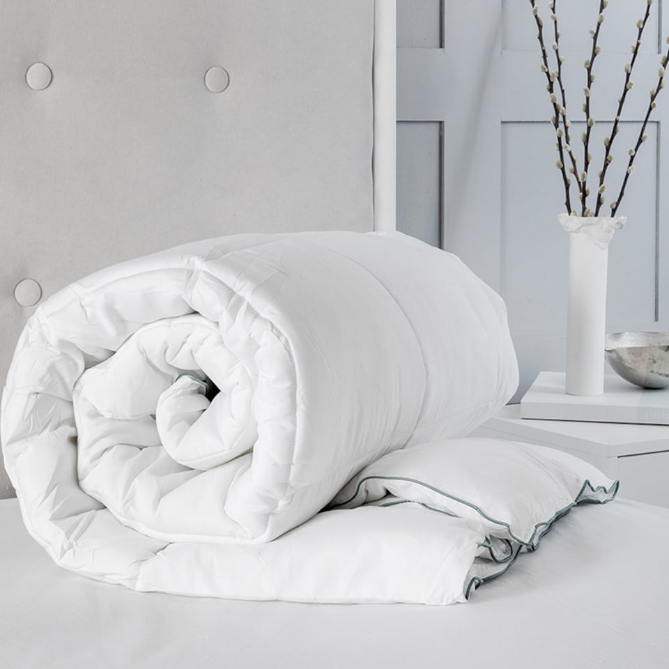 image 1 of 10.5 Tog Luxury Microfibre Duvet Feels Like Down Filling Premium Soft Touch King White