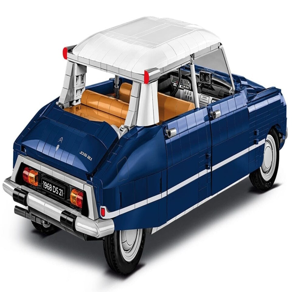 image 1 of Citroen DS.21 Pallas 1968 brick car model - COBI 24348 - 2265 bricks
