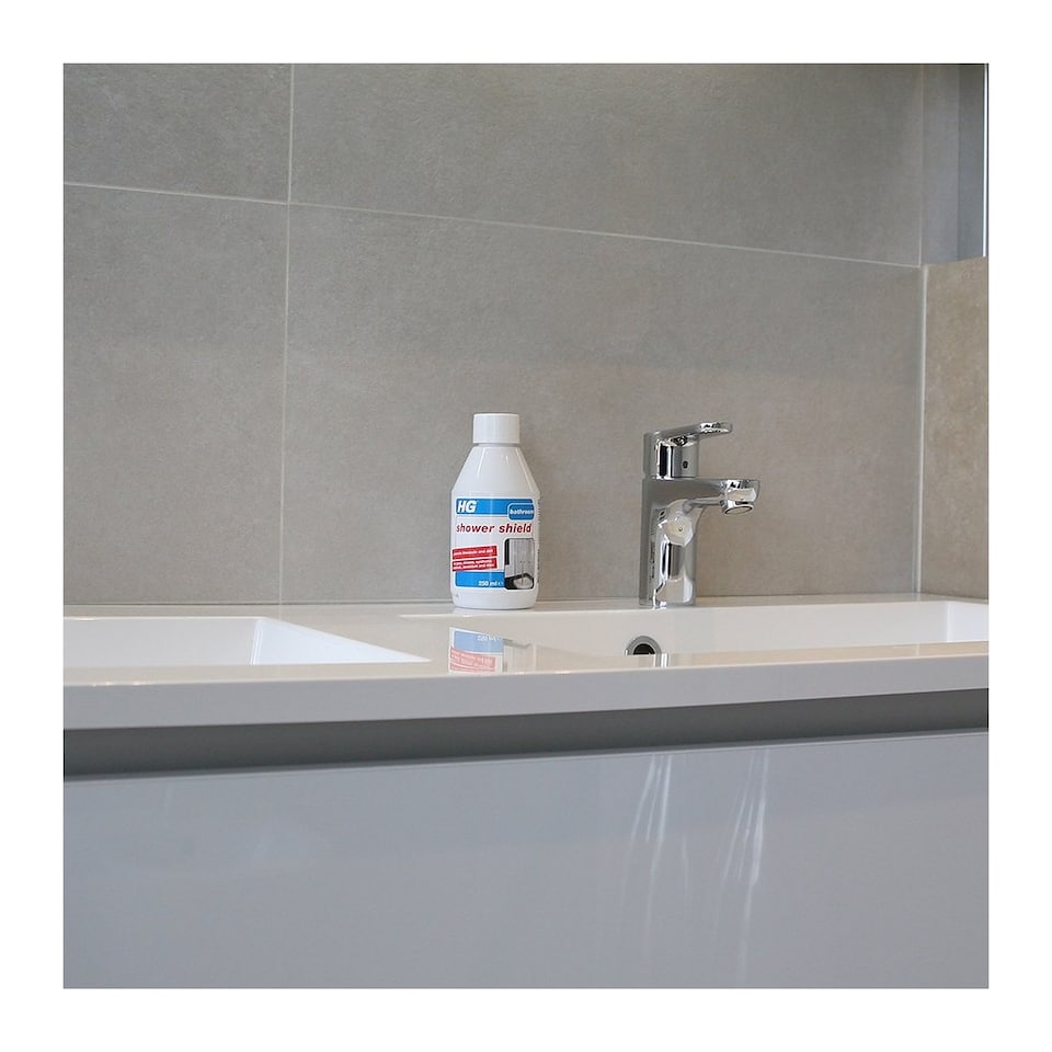image 1 of HG Shower Screen Protector 250ml - 476030106