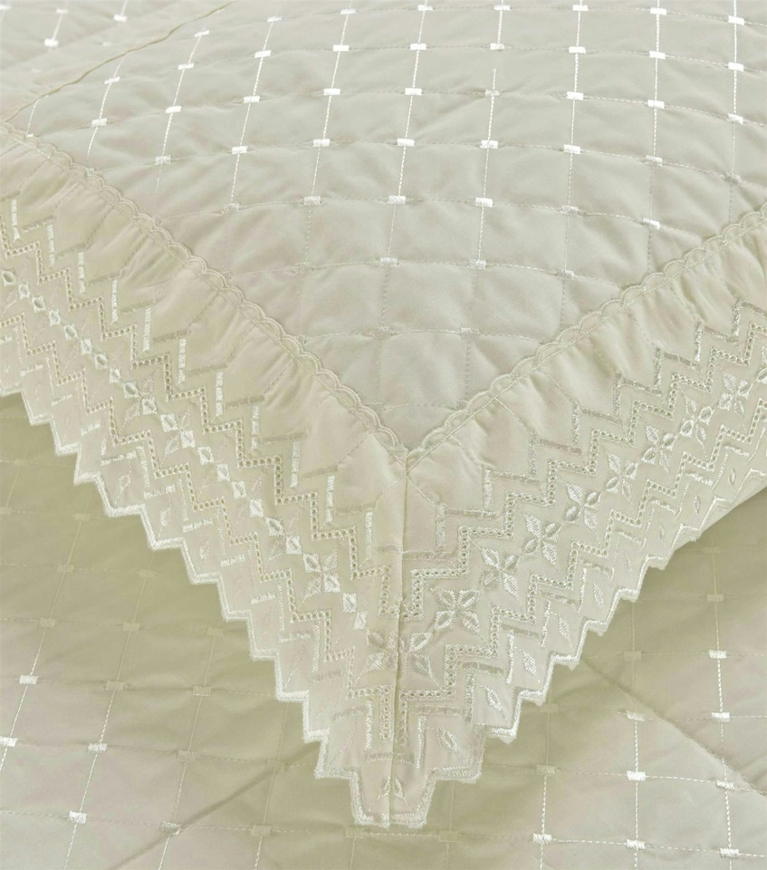 image 1 of Richmond Ivory Bedspread 254x254cm