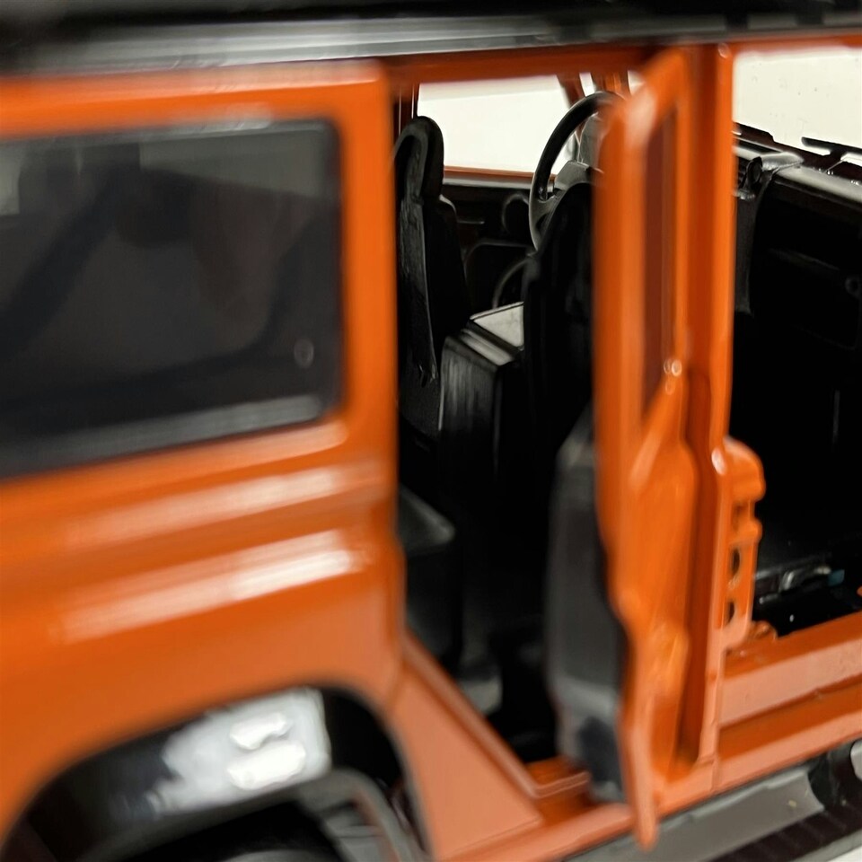 image 1 of Land Rover Defender 110 Orange LHD 1:32 Light & Sound Tayumo 32105010