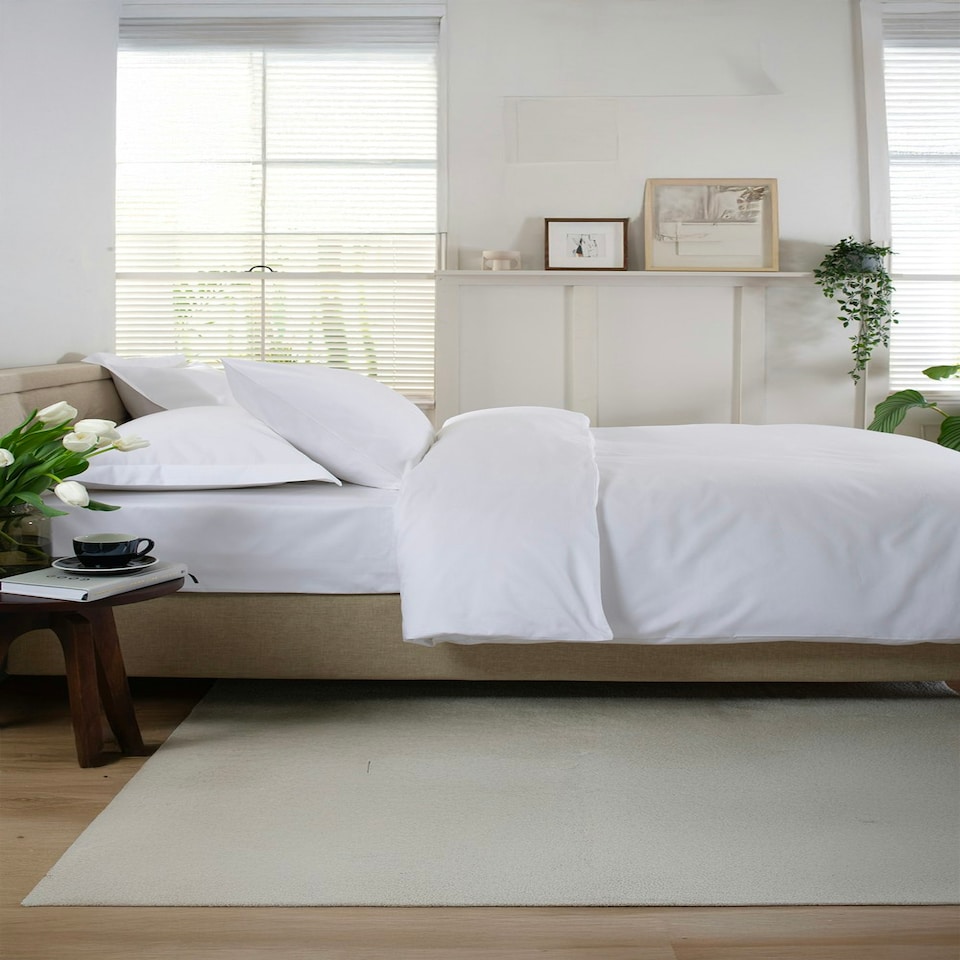 image 1 of Luxurious 400 Thread Count Deluxe Cotton Duvet Cover Set | White | King