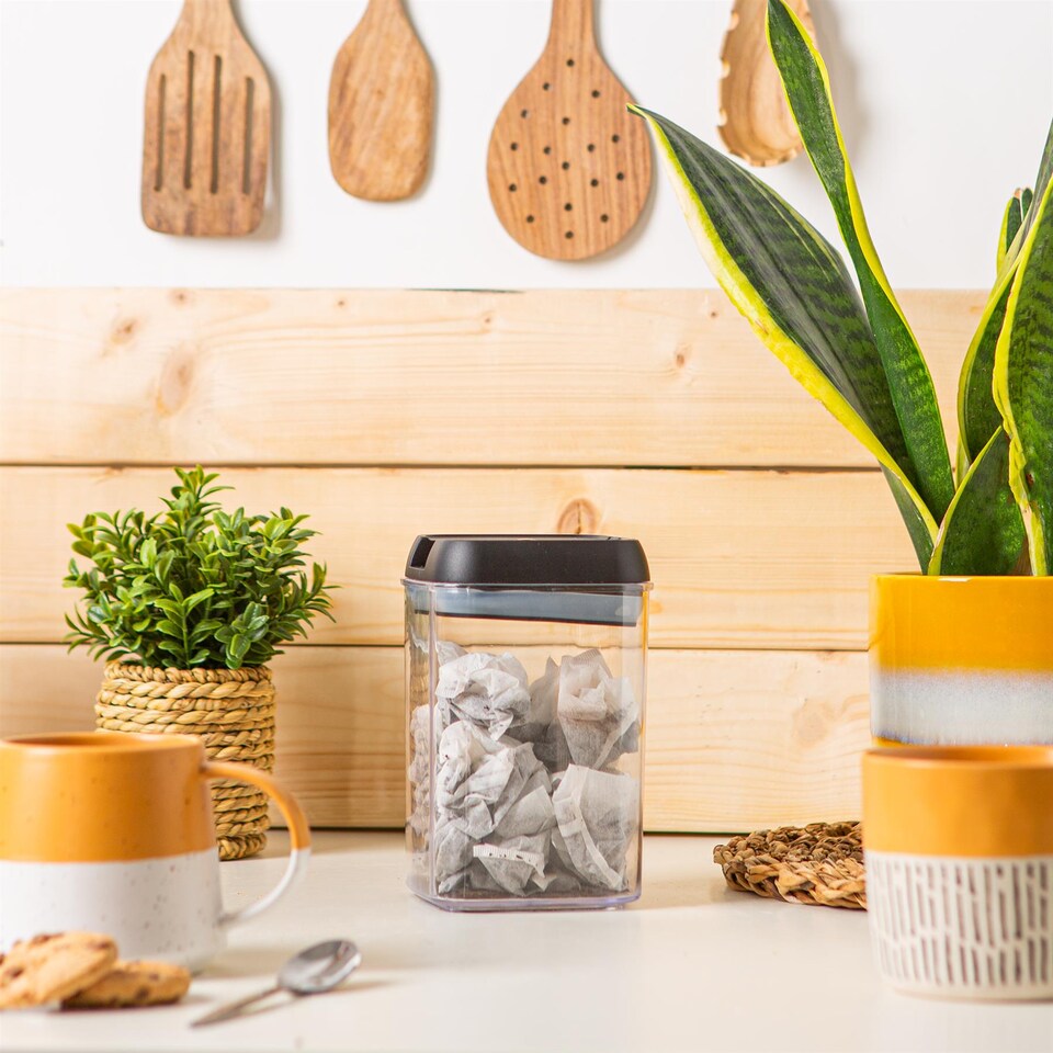 image 1 of Argon Tableware Flip Lock Plastic Food Storage Containers - 800ml - Black - Pack of 3