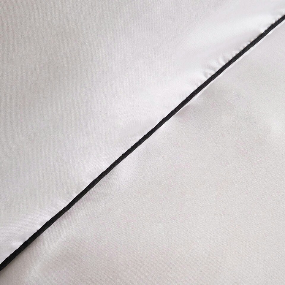 image 1 of OHS Luxury Soft Microfibre Piped Edge Duvet Quilt Cover and Pillowcase Set, King - Black/White
