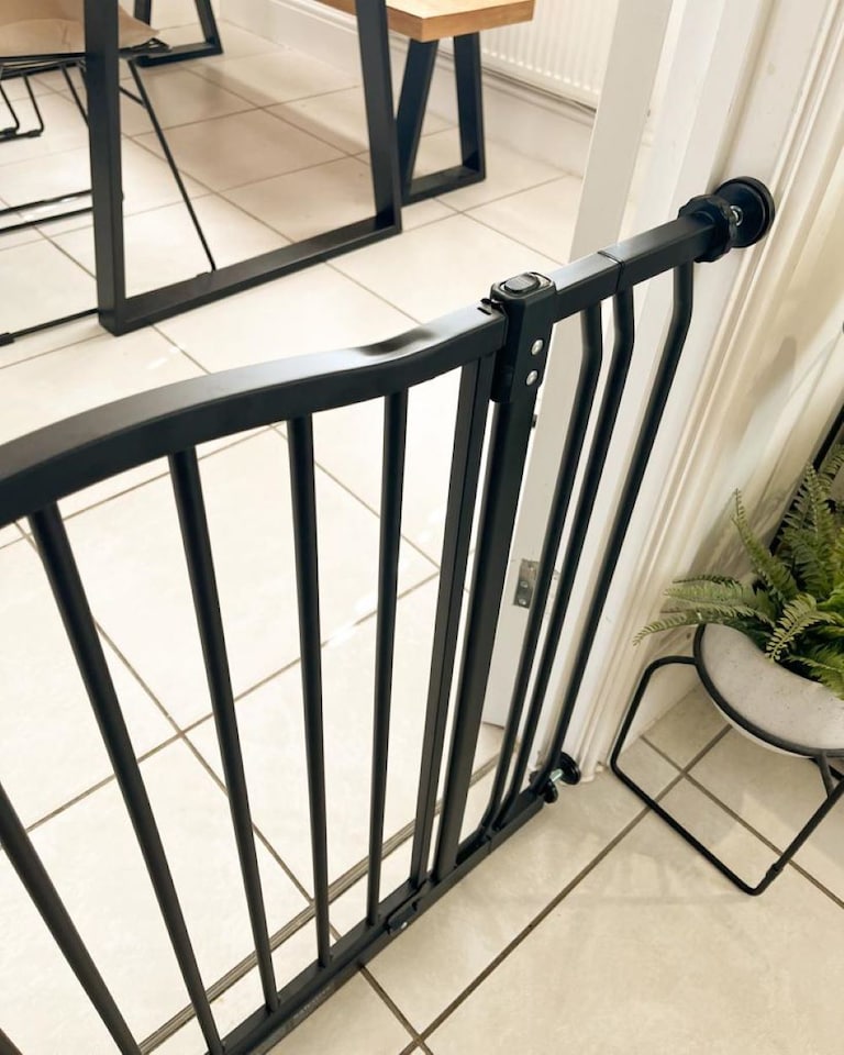 image 1 of Safetots Curved Top Safety Gate, 271cm - 280cm, Matt Black, Pressure Fit Stair Gate, Baby Gate for Doors Hallways and Spaces, Safety Barrier, Easy Installation