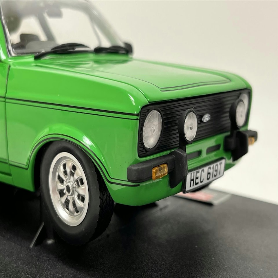image 1 of 1975 Ford Escort MKII 1600 Sport Green 1:18 Scale Sun Star 4619