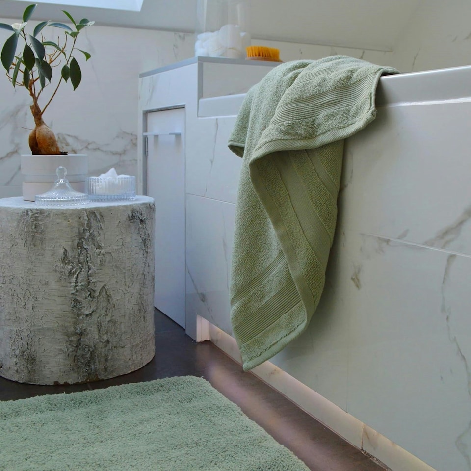 image 1 of Luxury Zero Twist Egyptian Cotton Bath Towels 70 x 120cm - Pack of 2 | Green | Sage Green | Bath towel