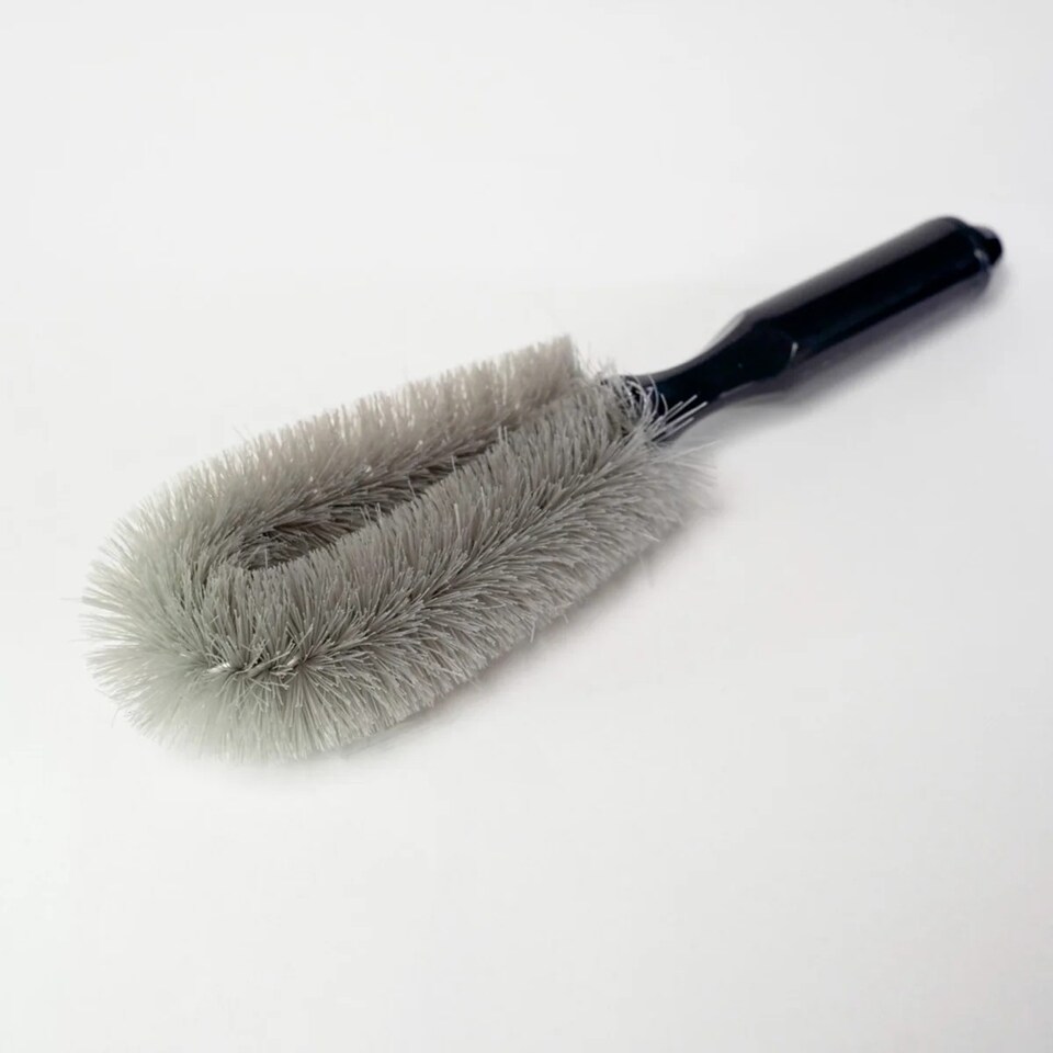 image 1 of AA Wheel Cleaning Kit - Wheel Cleaner 750ml - Tyreshine 750ml - (Wheel Brush)