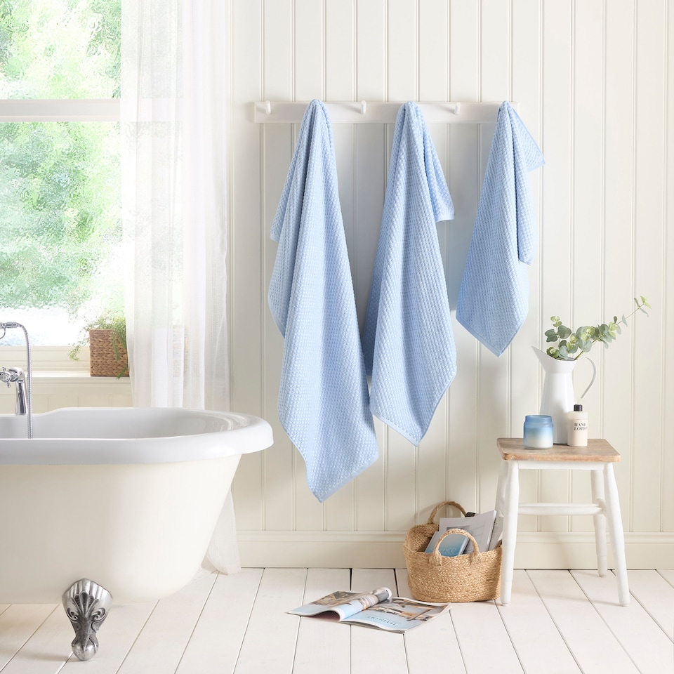 image 1 of D & D Popcorn Check Bath Towel Blue