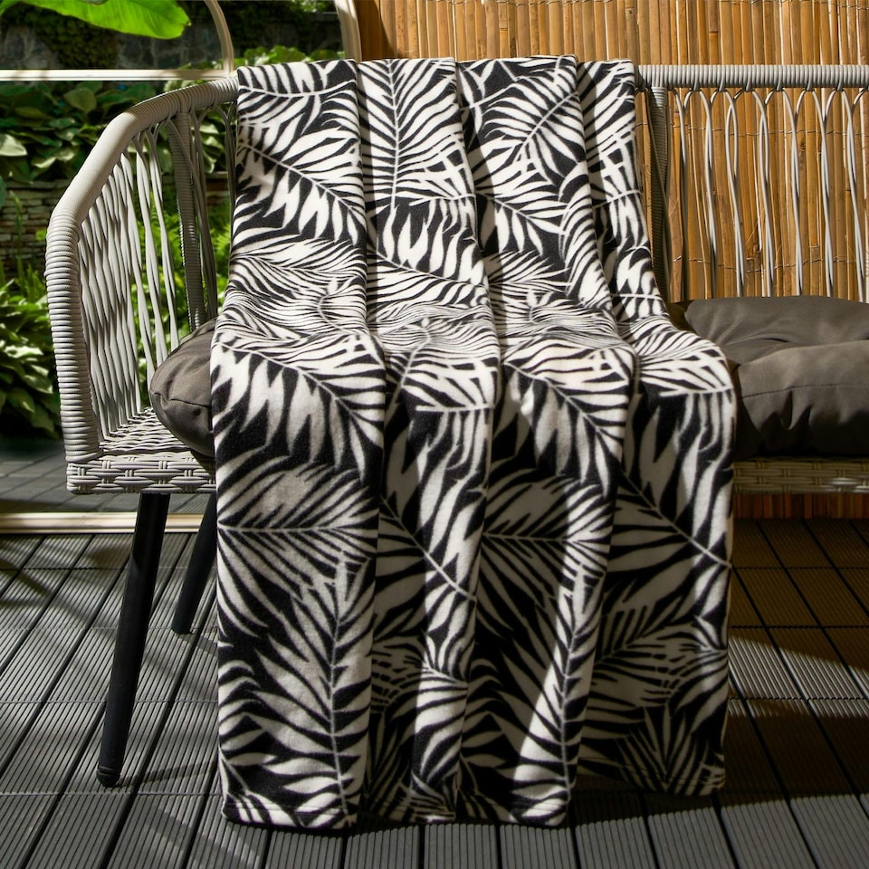 image 1 of OHS 10 x Leaf Ultra Soft Polar Throw Blanket, 120x150cm - Black/White