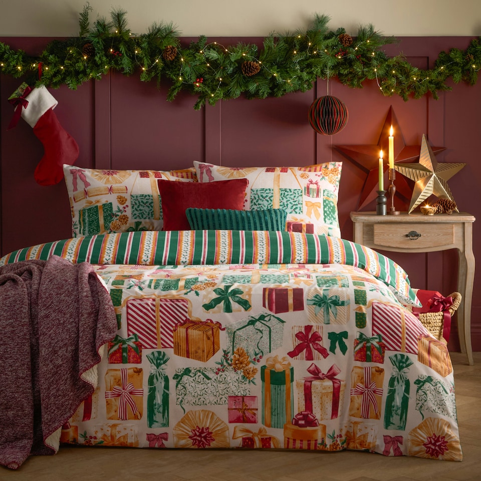 image 1 of furn. All Wrapped Up Reversible Printed Super King Duvet Set Green | Super King
