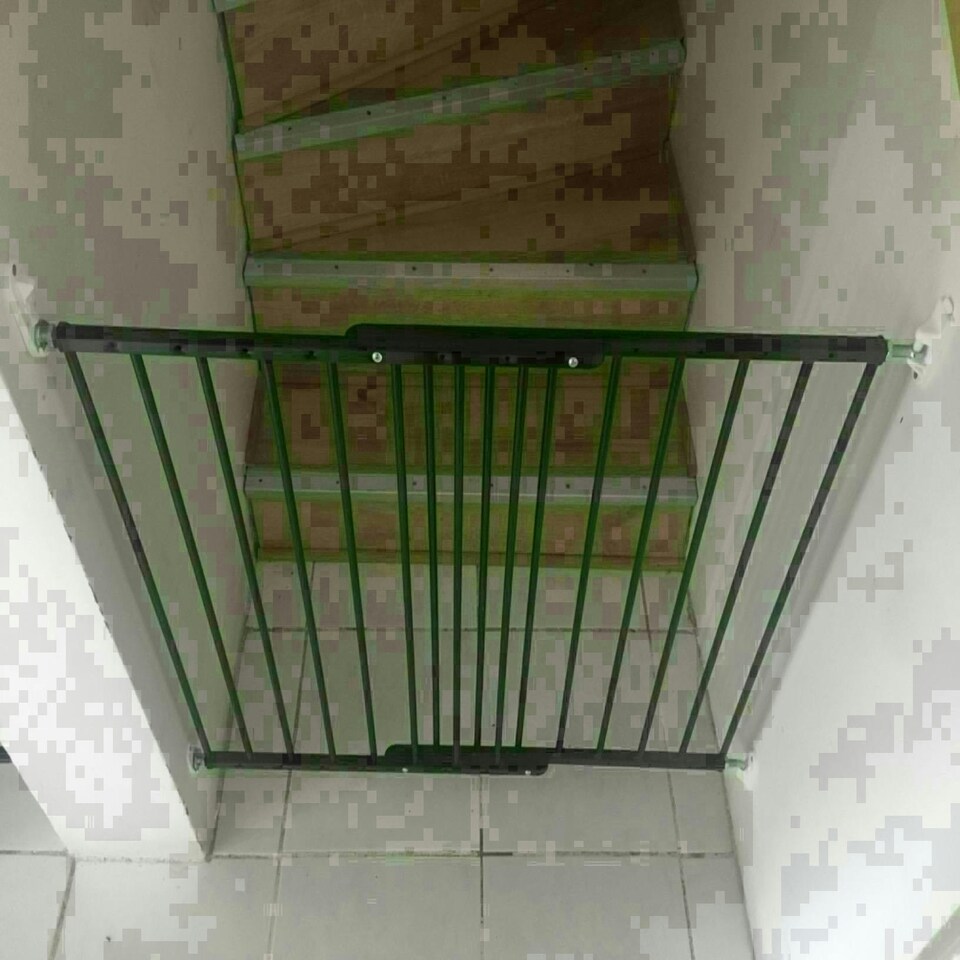 image 1 of Bettacare Extending Metal Screw Fit Dog Gate, Black, 62.5cm - 106.8cm, Stair Gate for Pet, Safety Barrier for Puppy