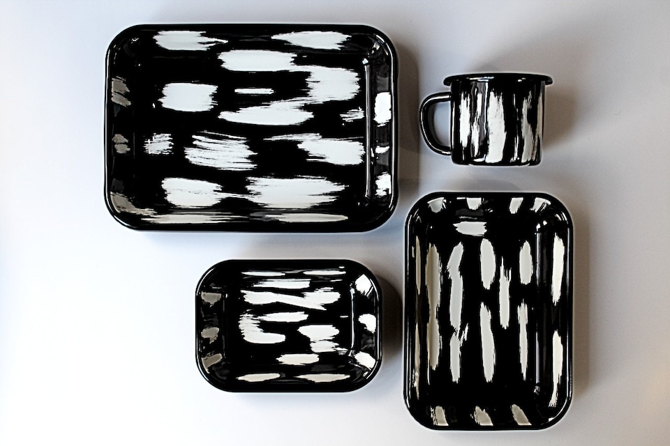 image 1 of Stripe Collection Enamel Rectangular Serving And Roasting Dish - 26 cm (W) x 18 cm (D) x 4 cm (H)