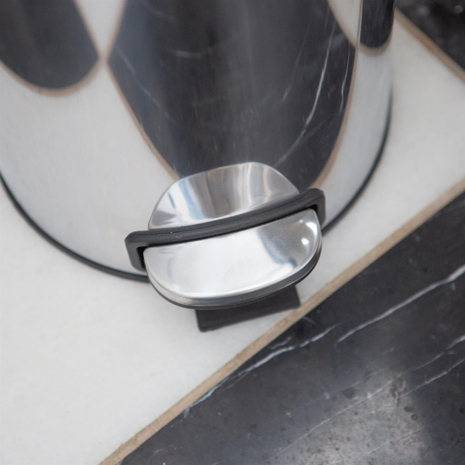 image 1 of Harbour Housewares Bathroom Pedal Bin - 5L - Chrome - Round Stainless Steel Slim Rubbish Dustbin Lid and Inner Liner Bucket