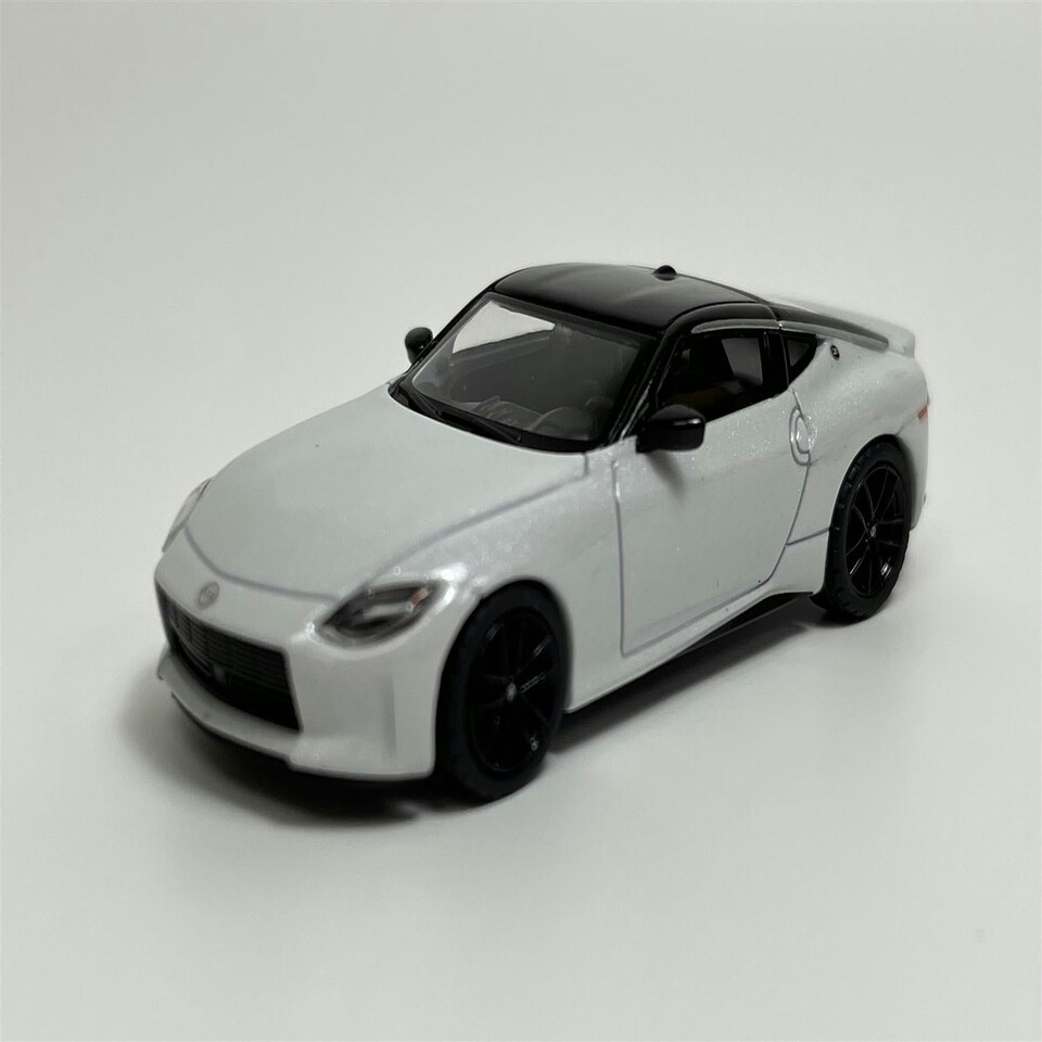 image 1 of Nissan Z Performance 2023 Everest White LHD 1:64 Scale Mini GT MGT00599L