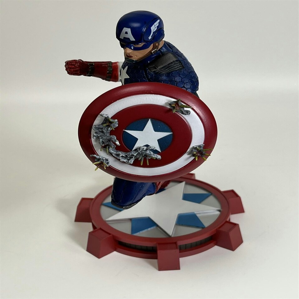 image 1 of Captain America 9 Inch Gallery Diorama Diamond Select AUG172640
