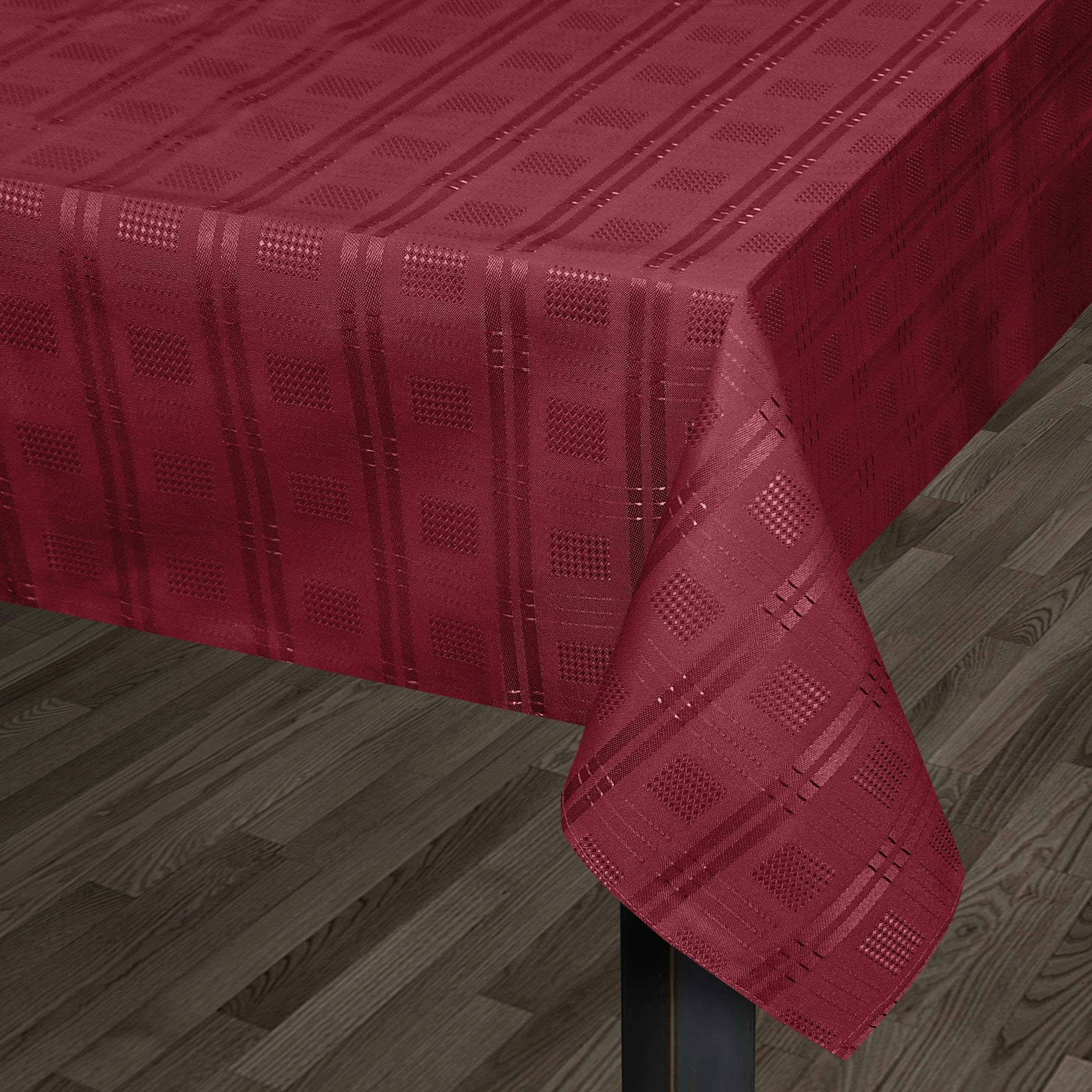 Kitchen Trends Hampton Jacquard Tablecloth in Wine | Size: Medium