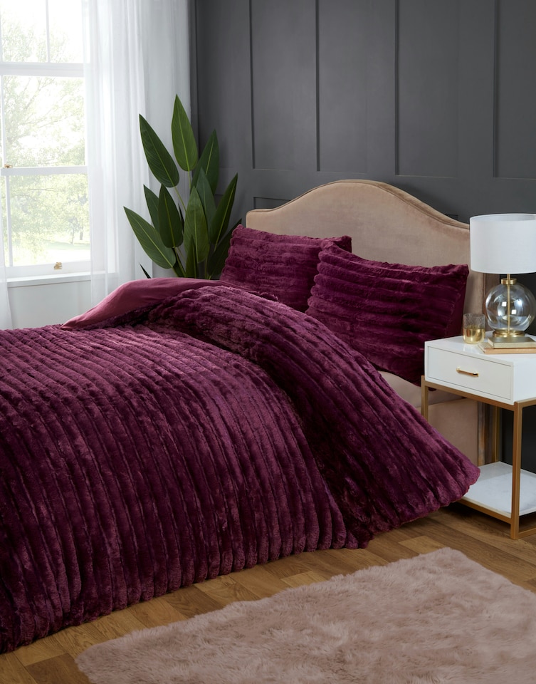 image 1 of Chunky Ribbed Fur Polyester Duvet Cover Set with Pillowcase | Grey | Charcoal | King | 1