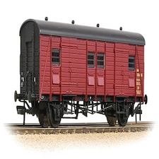 Bachmann PMV Parcels Van BR Crimson