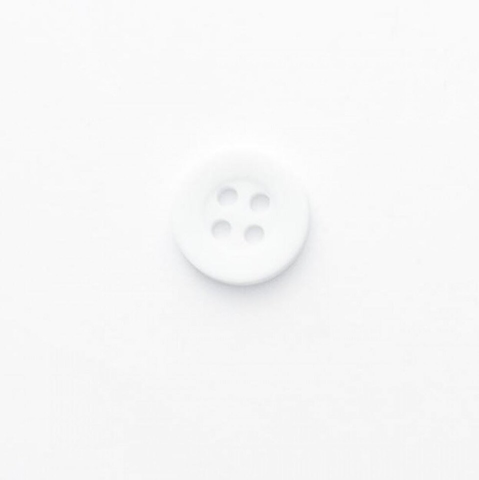 Minerva White Round Plastic Shirt Buttons for Dressmaking - 11.5mm - per value pack of 100