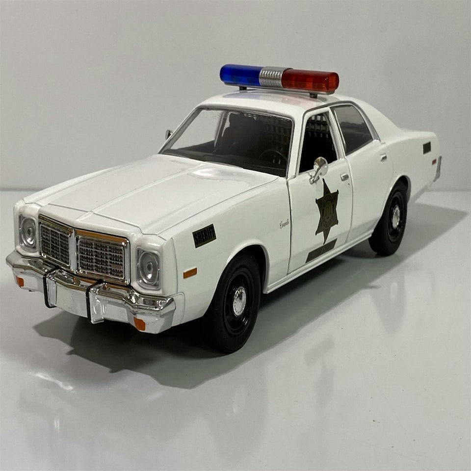 image 1 of 1975 Dodge Coronet County Sheriff Police Car 1:24 Greenlight 84104
