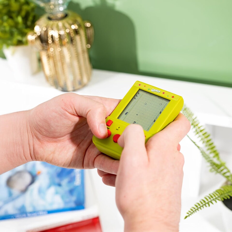 image 1 of The Grinch Keyring Arcade Game