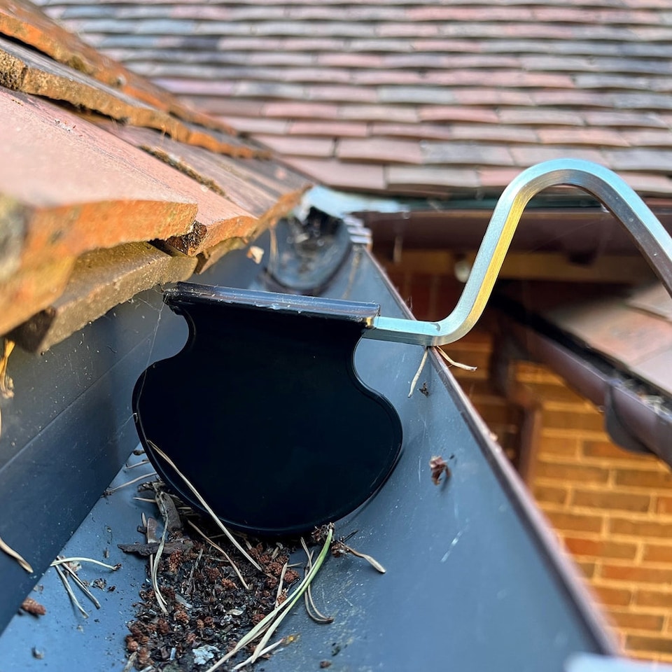 image 1 of Lightweight Gutter Cleaner Roof Debris Leaf Clearer Remover