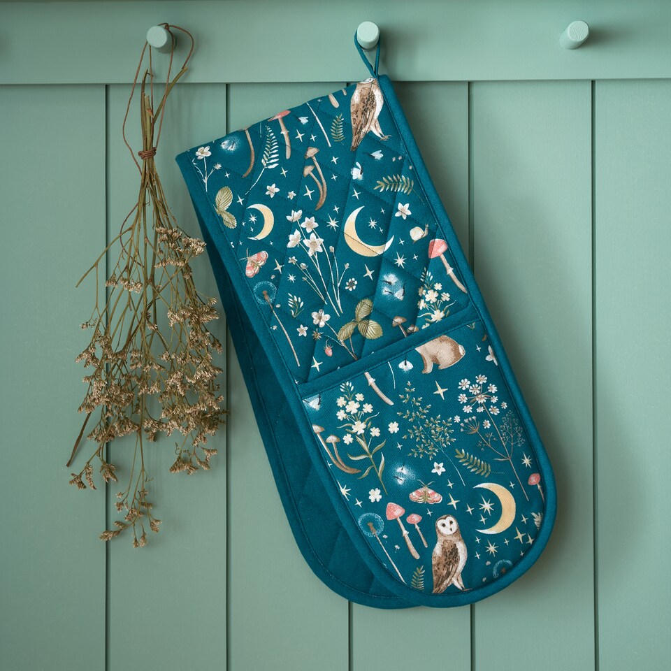 image 1 of Catherine Lansfield Enchanted Twilight Animals Cotton Kitchen Oven Glove