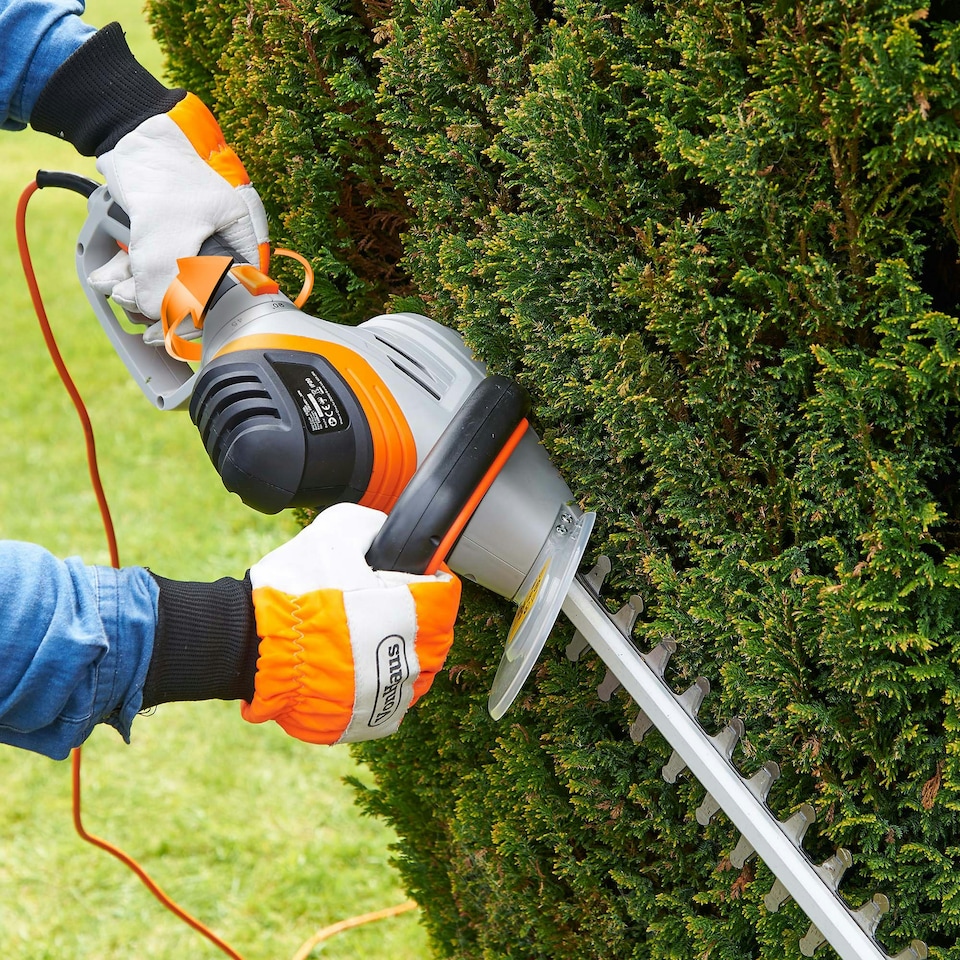 image 1 of VonHaus Hedge Trimmer 710W with Blade Cover & 10m Cable
