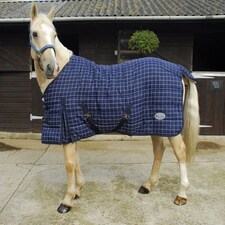 Rhinegold Denver Quilt White | Colour: Navy/White
Size: 6ft 0