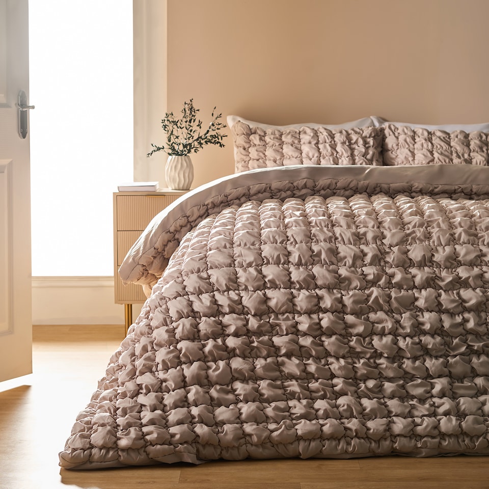 image 1 of OHS Filled Seersucker Duvet Cover with Pillowcase Bedding Set | Cream | Natural | Super King
