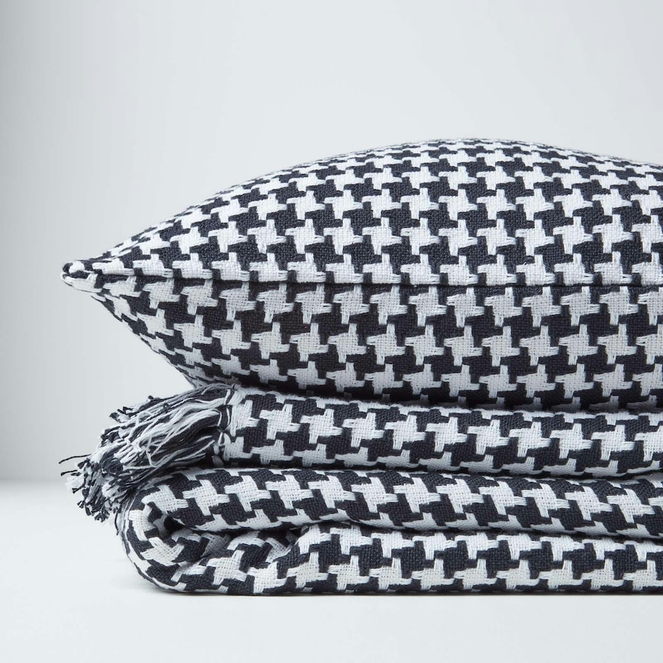 image 1 of Homescapes Black Houndstooth 100% Cotton Bedspread Throw - 225 x 255 cm Black