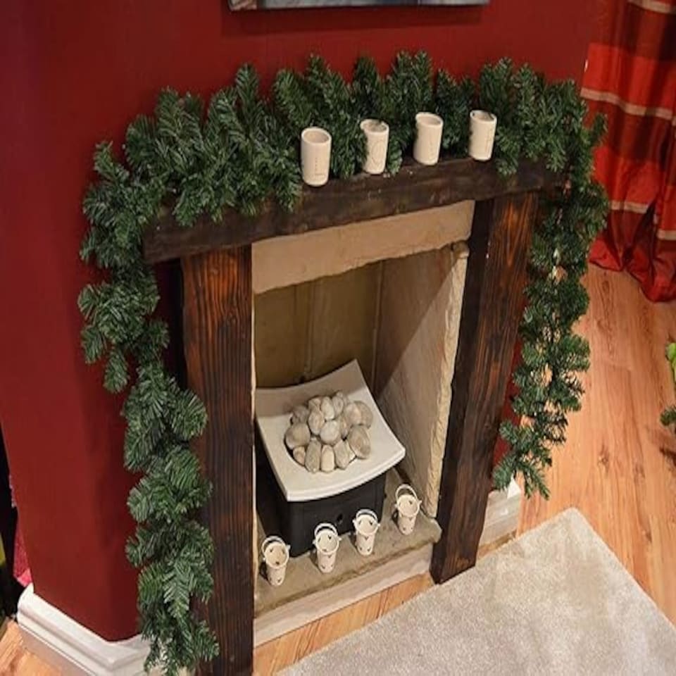 image 1 of 2.7m x 25cm Plain Green Christmas Garland with 200 Tips