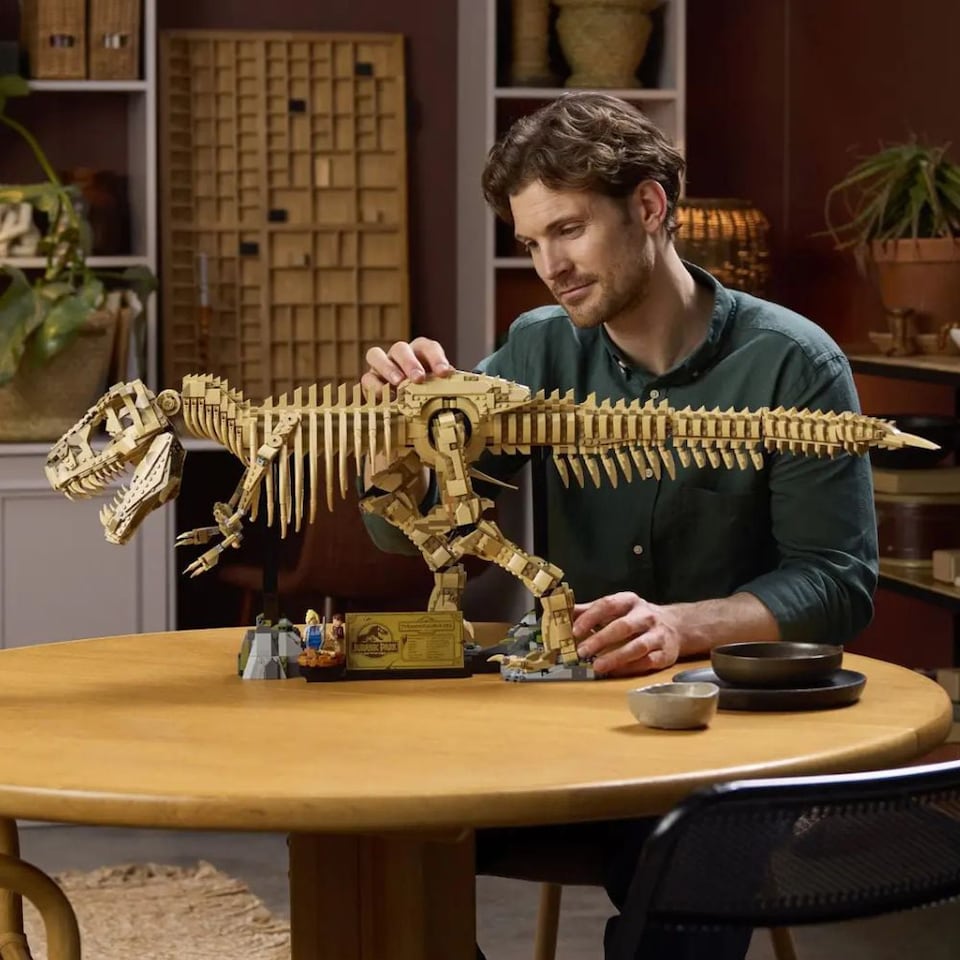 image 1 of LEGO Dinosaur Fossils Tyrannosaurus rex 76968