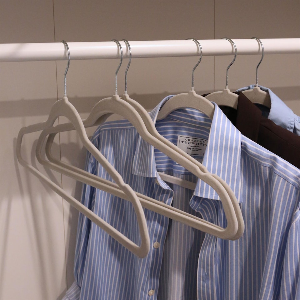 image 1 of Harbour Housewares Non-Slip Velvet Hangers - 45cm - Grey - Pack of 25