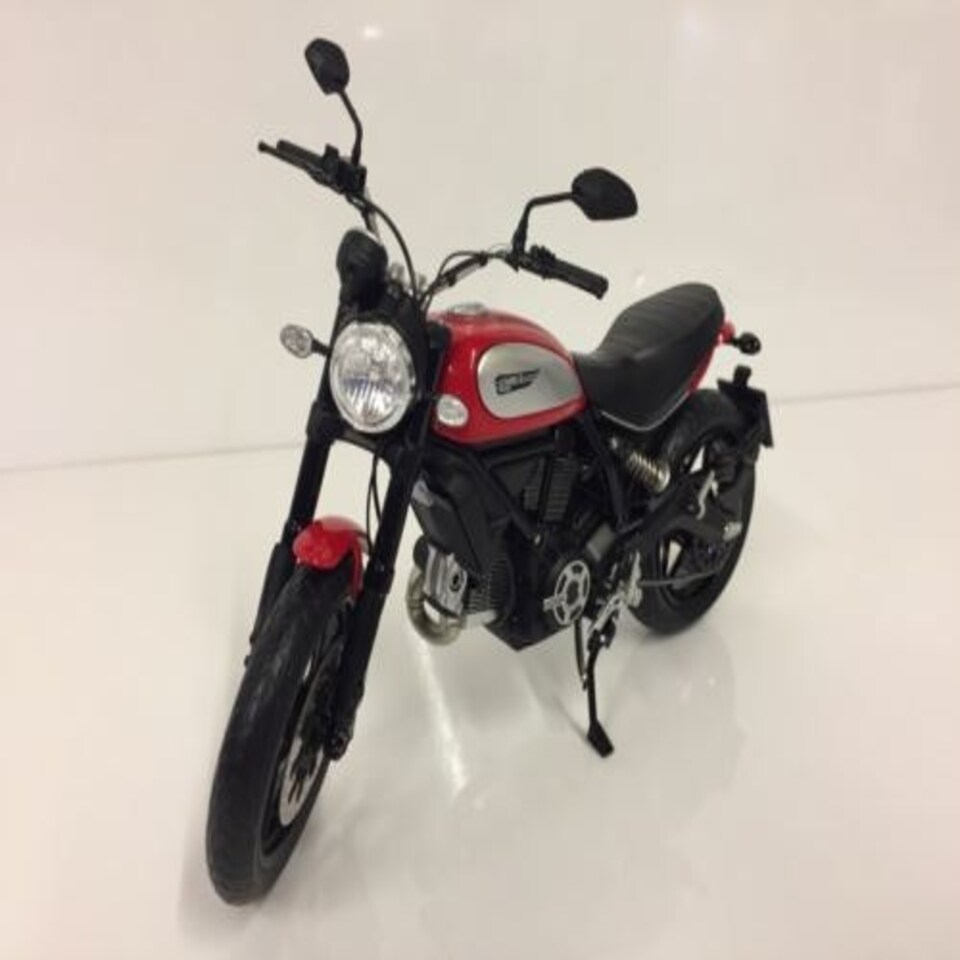 image 1 of Ducati Scrambler Icon 2015 Rosso Ducati 1:12 Scale TSMMC0004 New